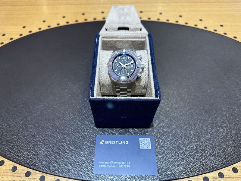 Breitling Avenger Chronograph 43 A13385